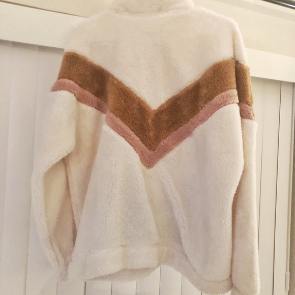 A&F FLEECE PULLOVER - Picture 3 of 4